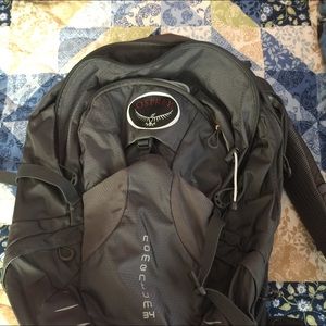 Osprey Momentum 34 Commuter Backpack. S/M